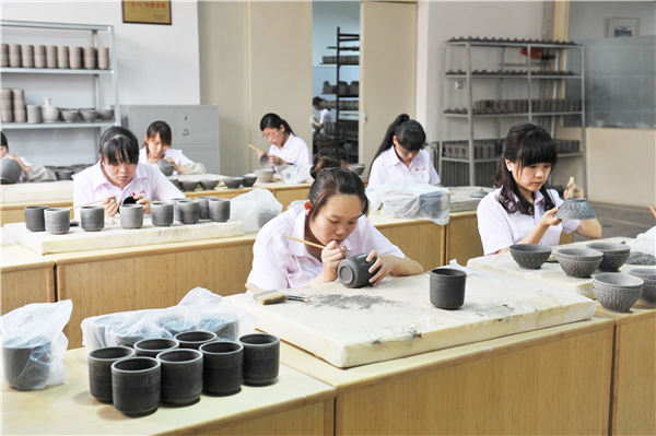 剔花工序.jpg