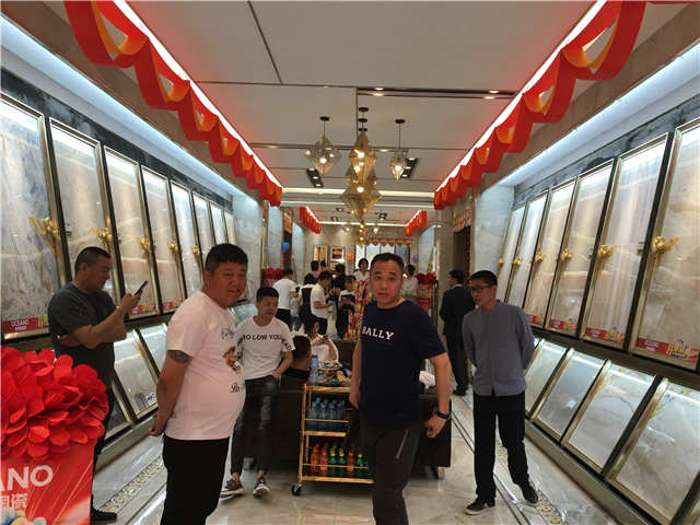 店内人气火爆.jpg