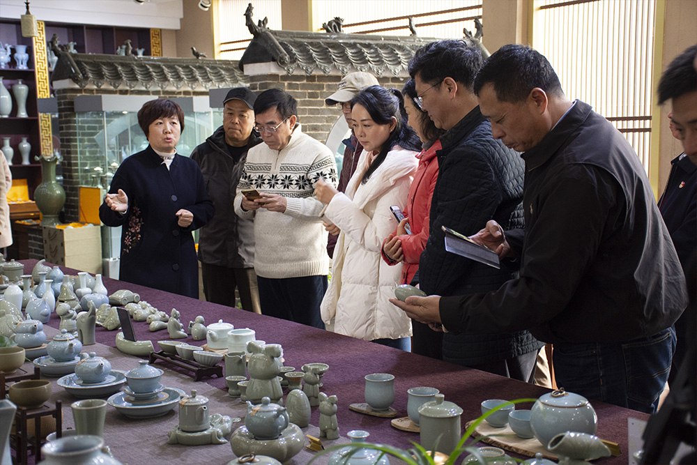 考察团到弘宝参观 (9).jpg