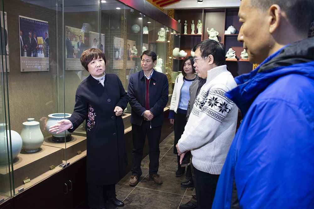 考察团到弘宝参观 (4).jpg