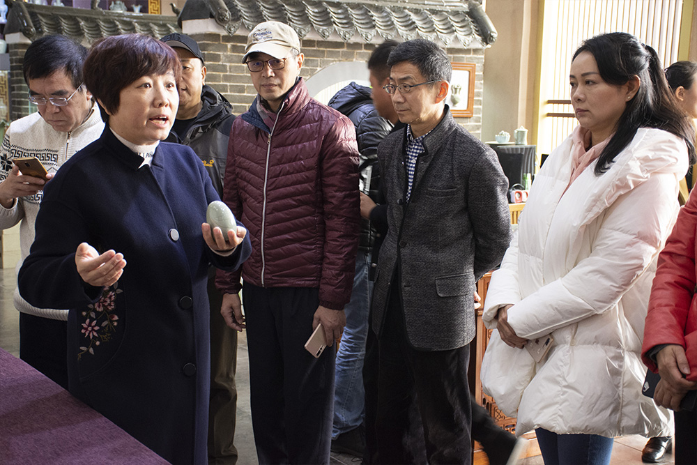 考察团到弘宝参观 (7).jpg